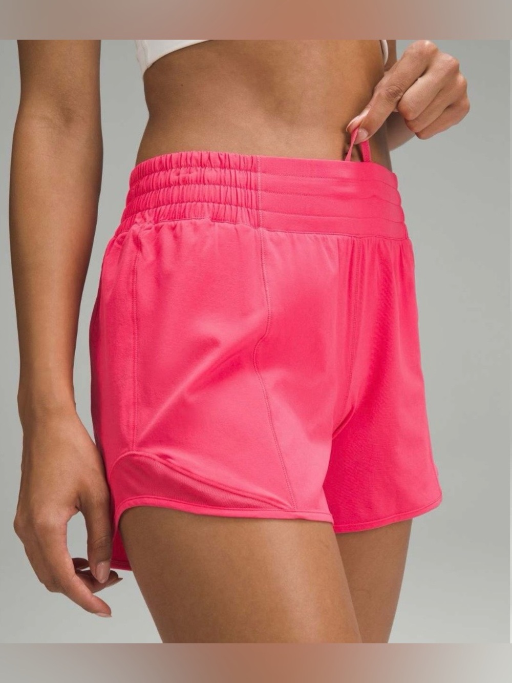 Lululemon Hotty Hot High-Rise Lined Short 4"
Pink Size 2